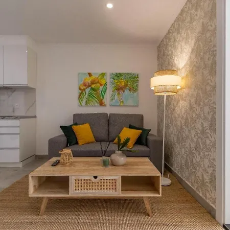 Apartment Stunning Modern In Oura *