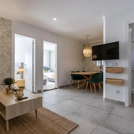 Stunning Modern In Oura Apartment *