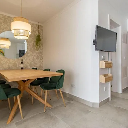 Apartment Stunning Modern In Oura