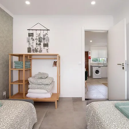 Stunning Modern In Oura Apartamento *