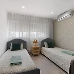 Stunning Modern In Oura البوفيرا