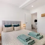 Stunning Modern In Oura * البوفيرا