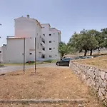 Stunning Modern In Oura البوفيرا