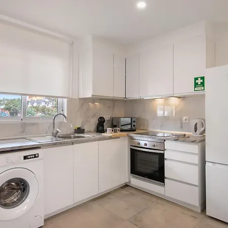 Stunning Modern In Oura Apartman *