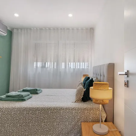 Stunning Modern In Oura Apartmán