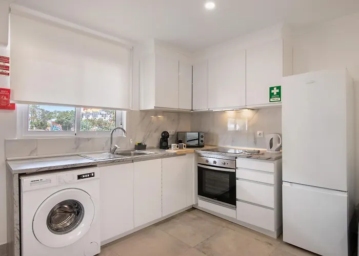 Stunning Modern In Oura Apartman *