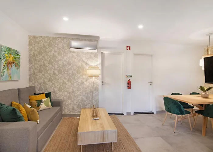 Stunning Modern In Oura Apartman *