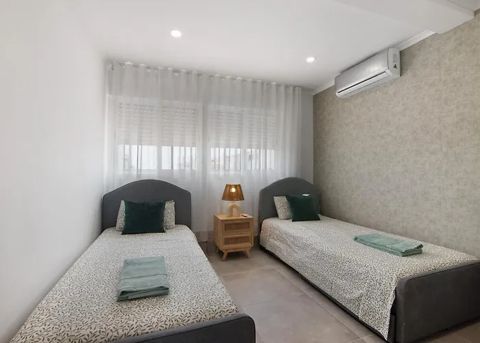 Stunning Modern In Oura Albufeira