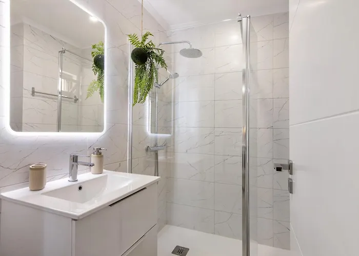 Stunning Modern In Oura Apartman