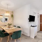 Апартаменты Stunning Modern In Oura Албуфейра