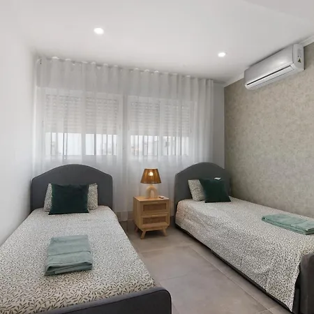 Stunning Modern In Oura Албуфейра